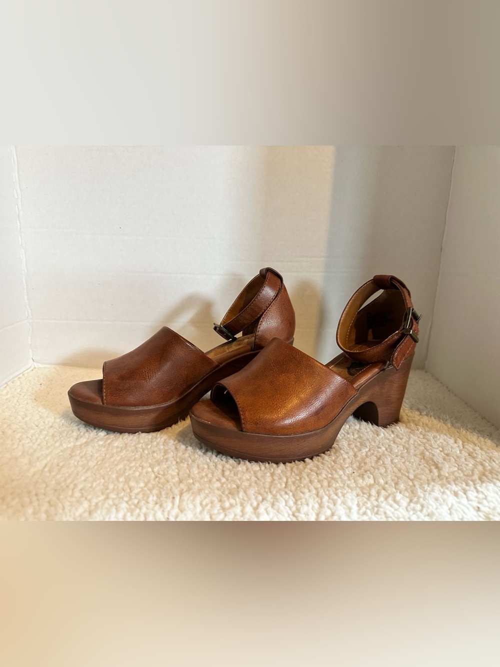 BOC Women’s Brown Wedge Platform Sandal with Open Toe size 6 M - Picture 3 of 8